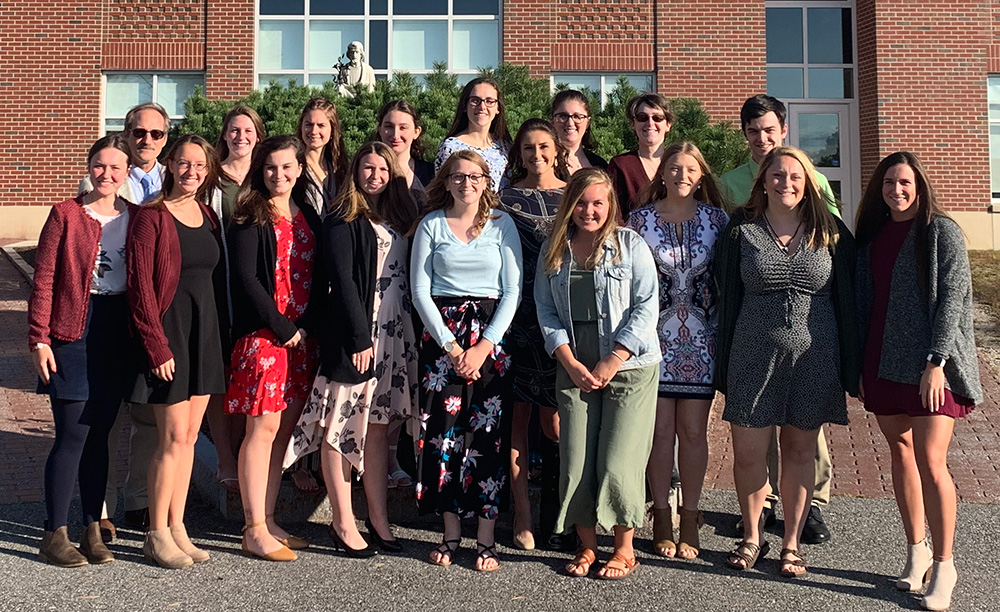 group photo of the 2019 Delta Epsilon Sigma Honor Society Inductees