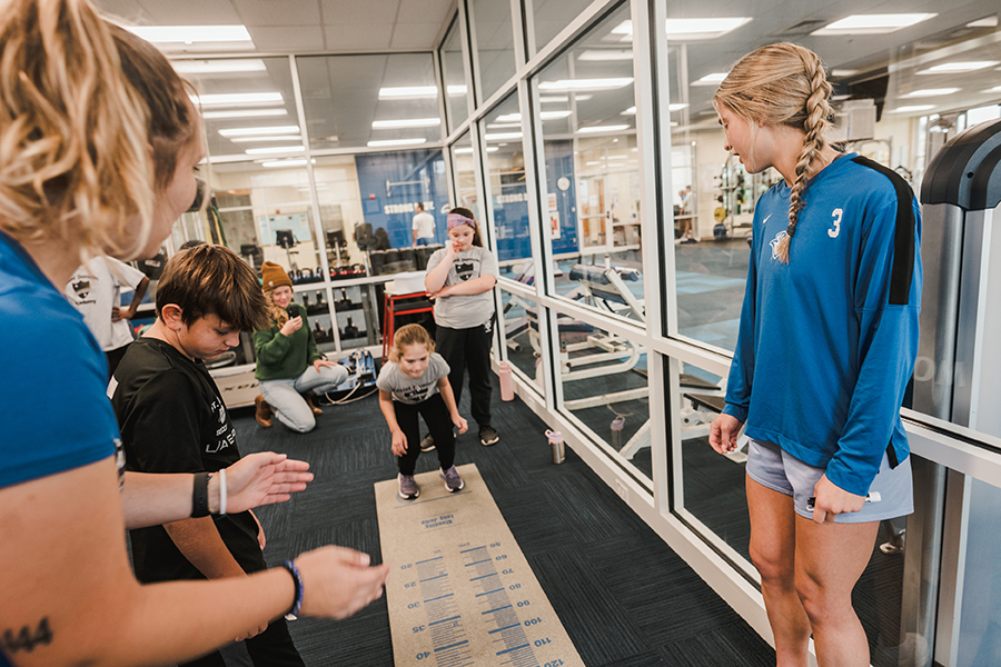 Sport and exercise science students work with area 5th graders in the human performance lab.