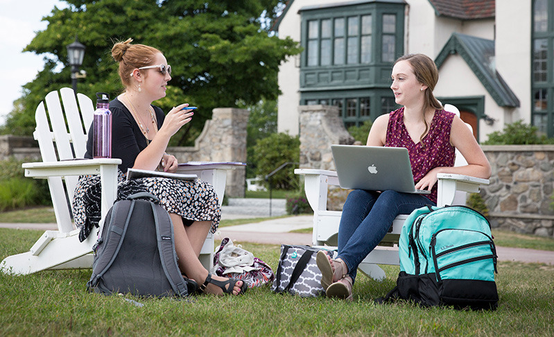 2 female students studying outside