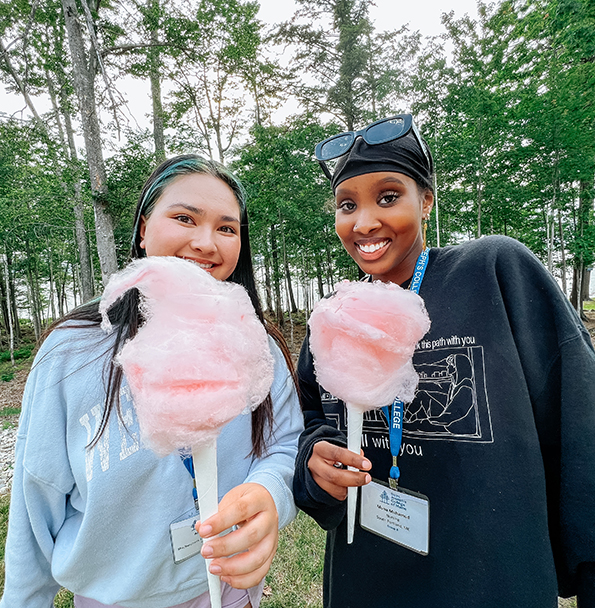 students eating cotton candy during new student orientation